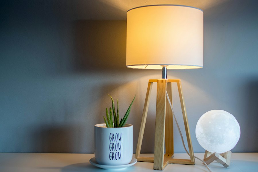 Tripod Table Lamp